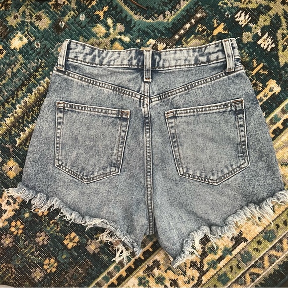 Wild Fable distressed Highest Rise Denim Shorts Size 2 - Picture 2 of 6